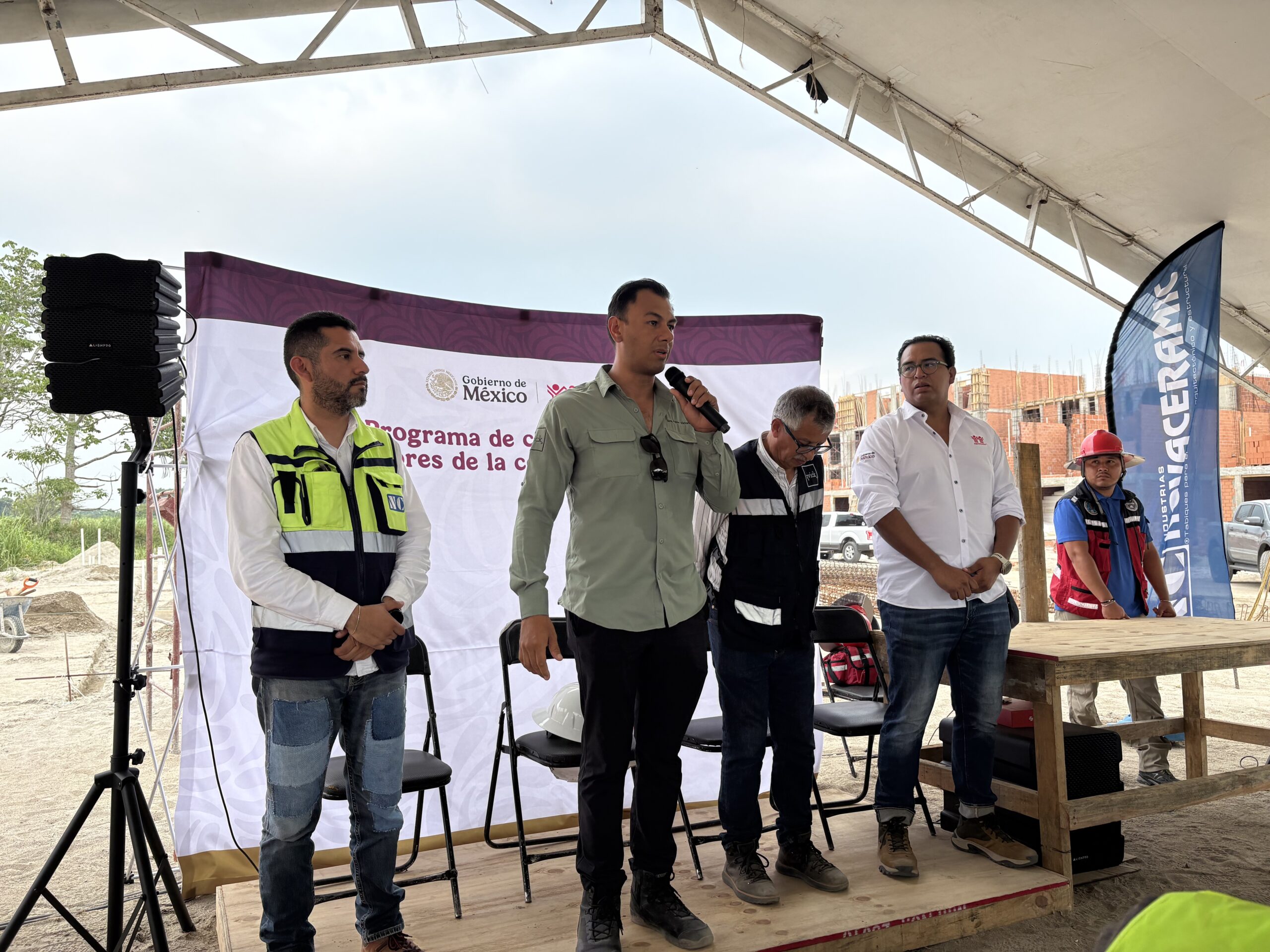 Impulsa Novaceramic capacitación técnica para trabajadores de la construcción en Tabasco